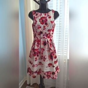 White House Black Market Woman's Summer Floral Dress Size 0